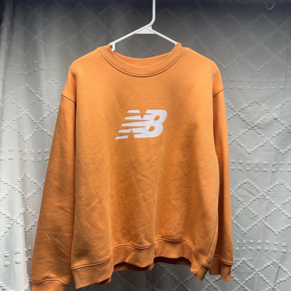 New Balance Sport Essentials Crewneck Sweatshirt Men’s Large in Orange/Peach
